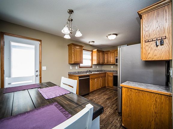 5th image of 609 SW Tisha Ln