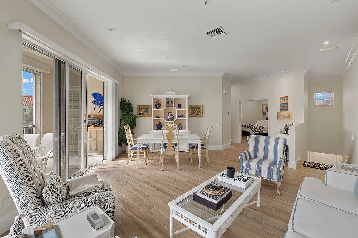 livingroom - 500 L Ambiance Cir #202