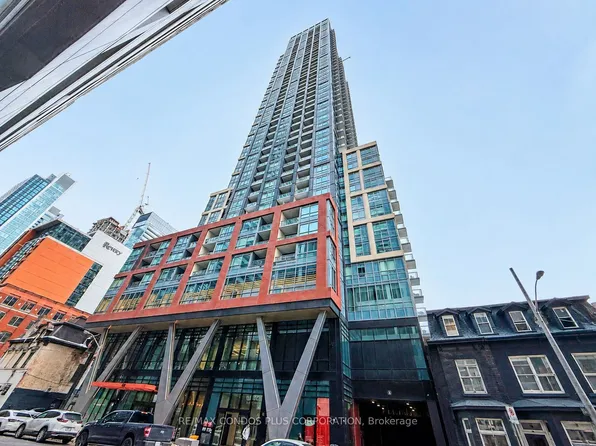 108 Peter St #3701, Toronto, ON M5V 0W2