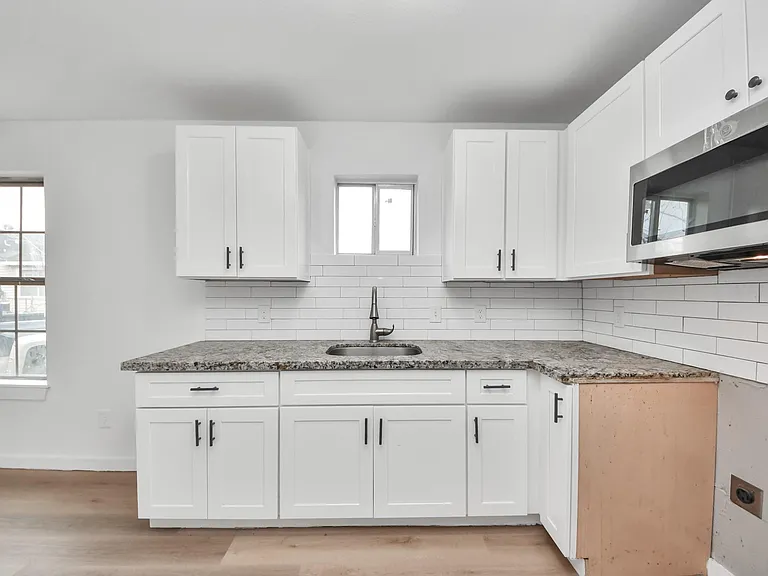 209 Owens St #A — Photo 8