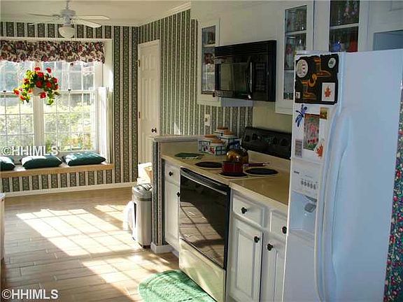 5th image of 70 Shipyard Dr APT 169