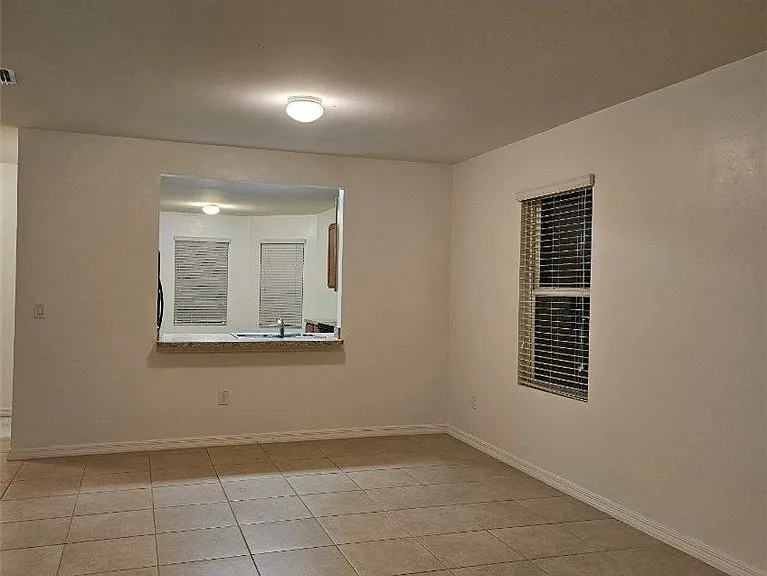 114 SE 3rd St — Photo 3