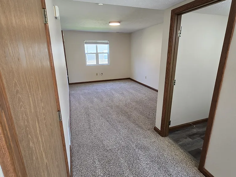 Roxanna Dr — Photo 2