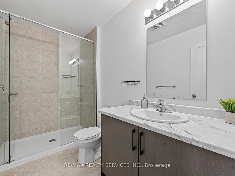 95 Queensbrook Cres — Photo 36