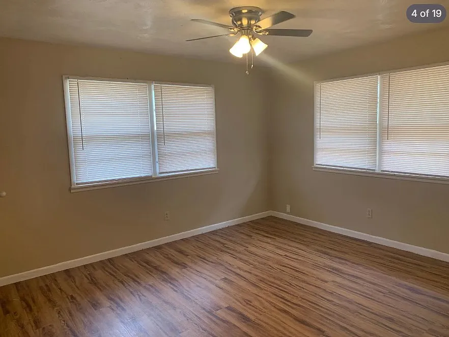 5 bed, 2500 sqft, $1,950 — Photo 4