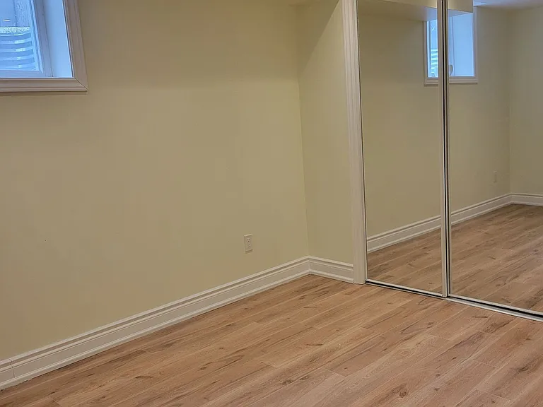 42 Ambleside Cres #LOWER — Photo 12