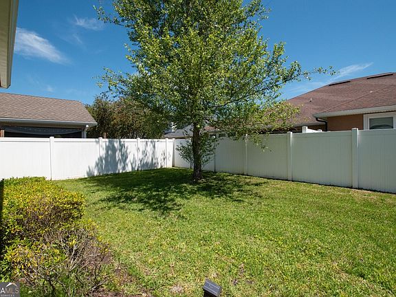 5th image of 102 Miller Ct