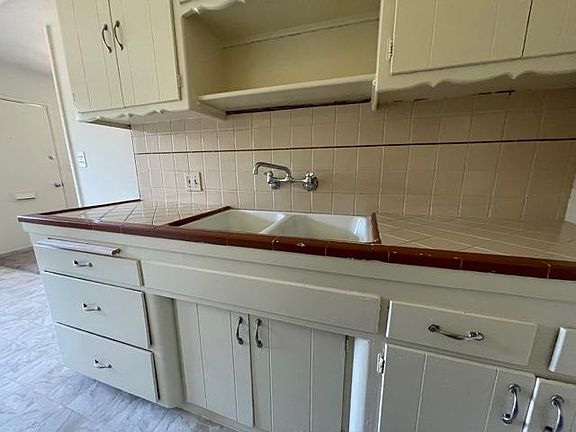 4th image of 5640 Bakman Ave #2