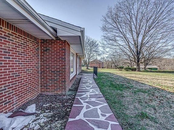 4th image of 102 Woodmere Dr