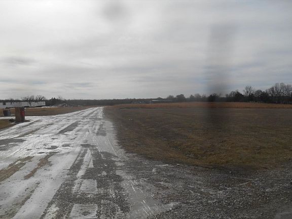 4th image of 210 Village Dr