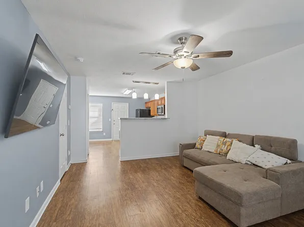 8060 Logan Dr, La Vergne, TN 37086