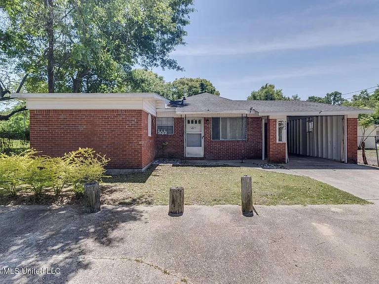 1102 Tucker Ave — Photo 14