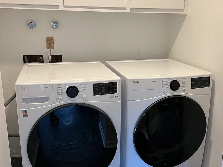 2530 Hawthorn Ave — Photo 6