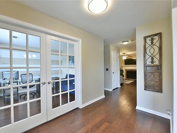 2nd image of 529 Lazy River Ln