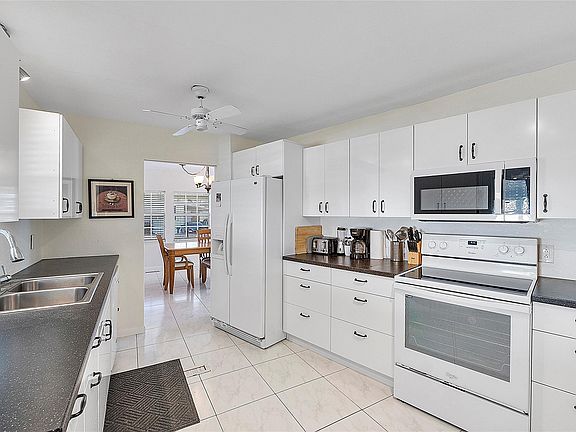 3rd image of 1871 SW 84th Avenue