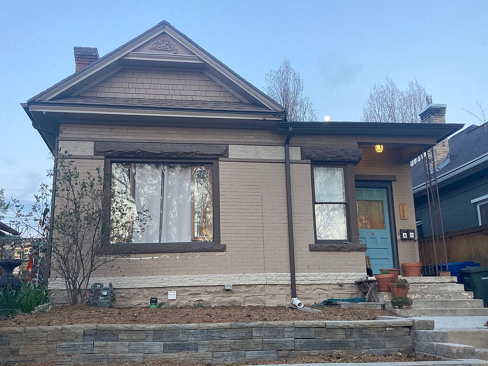 Historic home in a charming residential neighborhood. Within walking distance to the University of Utah campus, public transportation, and several locally owned small businesses, restaurants, and coffee shops.