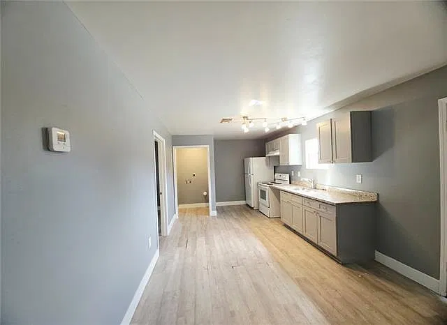 2 bed, 2.0 bath, 1020 sqft, $1,350 — Photo 3