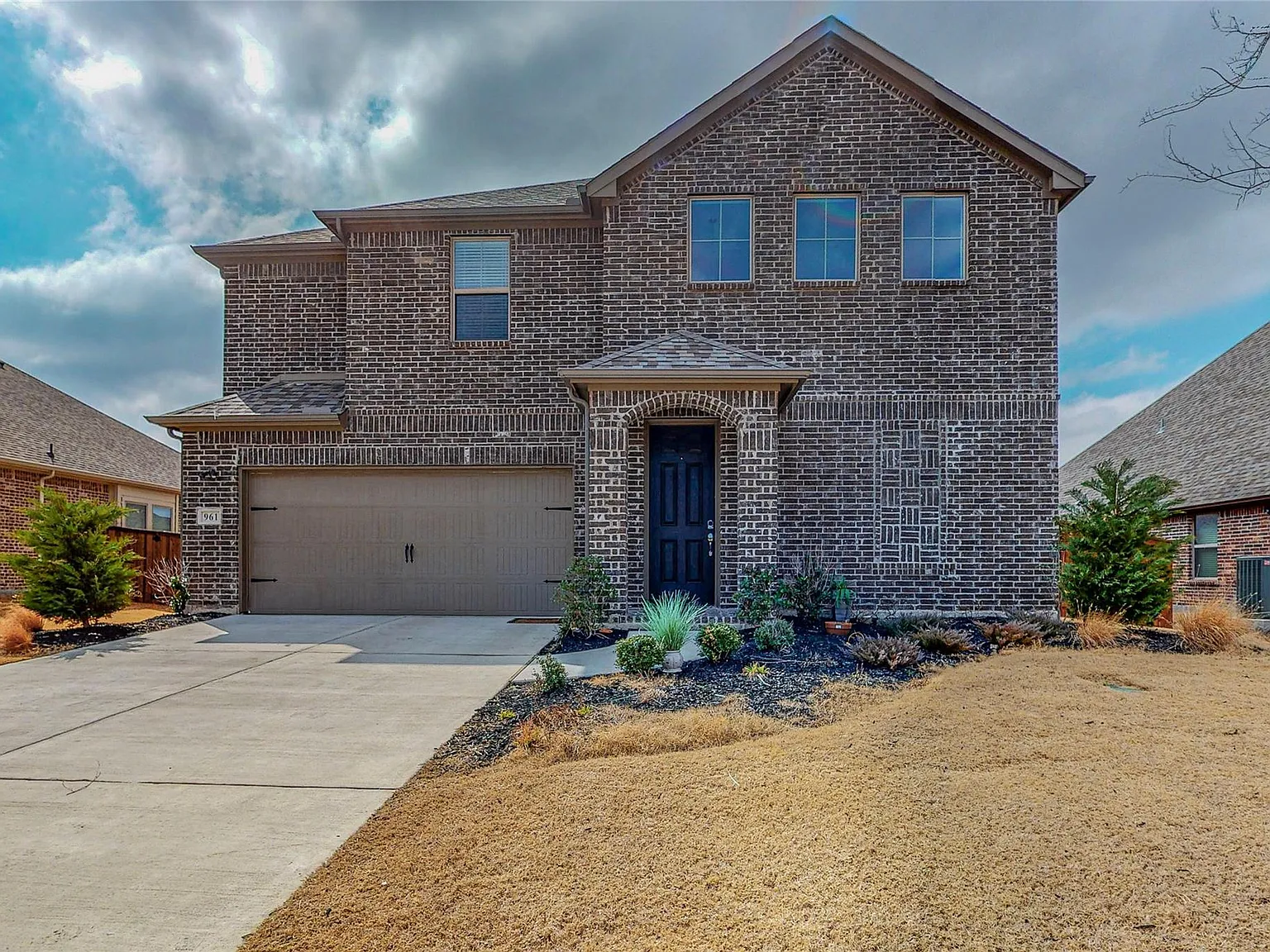 4 bed, 2513 sqft, $3,300 — Photo 1