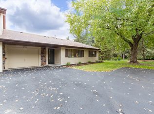 820 Tanglewood Dr, Shoreview, MN 55126
