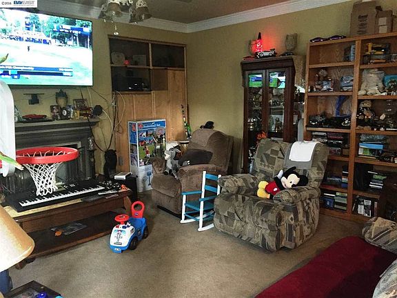 3rd image of 30670 Tidewater Dr