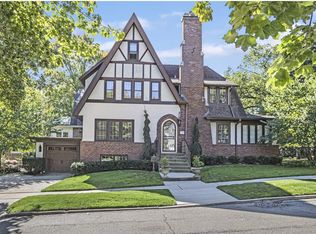 736 Roger Ave, Kenilworth, IL 60043