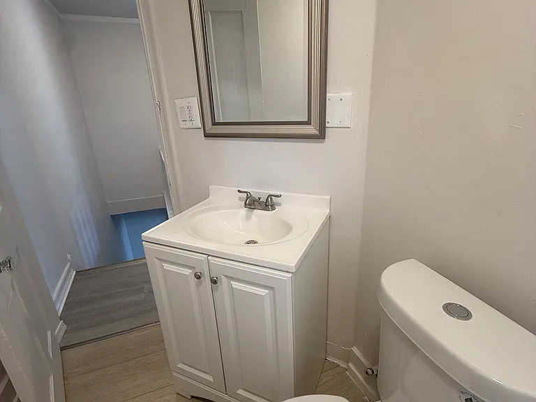 143 William St — Photo 11