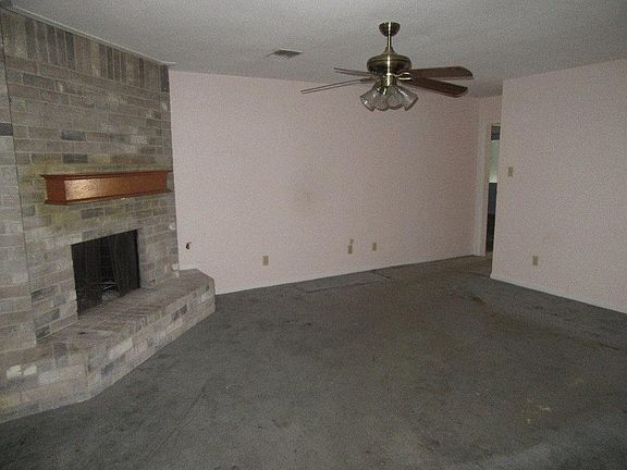 3rd image of 1427 Mission Dr