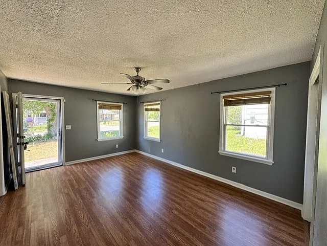 2727 Atlantic St — Photo 3