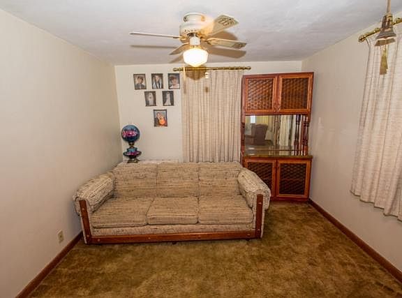 5th image of 421 Capital Ave