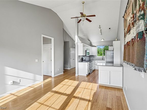 4th image of 640 Southbay Dr