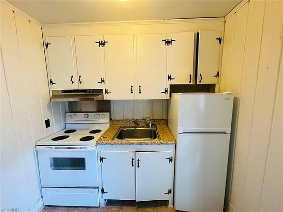 4th image of 217 McIver St