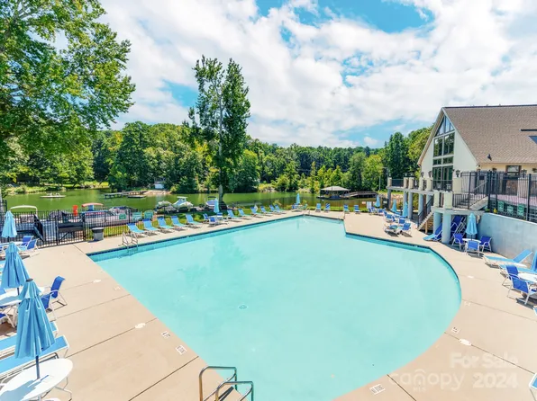 7947 Mariners Pointe Cir, Denver, NC 28037