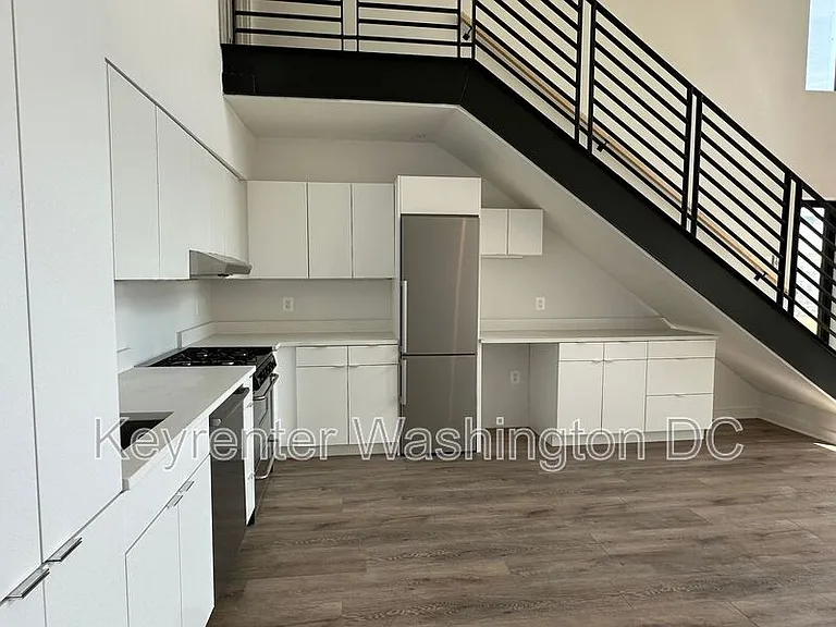 1460 Belmont St NW #204 — Photo 3