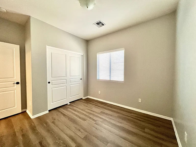 11613 W Jackson St — Photo 17