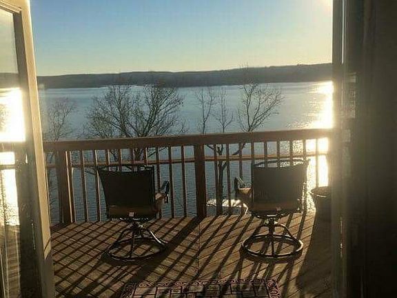 4th image of 12 Lakefront Dr