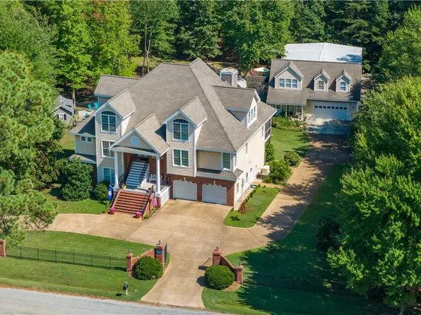 96 Speck Ave, Deltaville, VA 23043