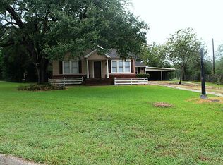 1000 E Hill St, Bellville, TX 77418
