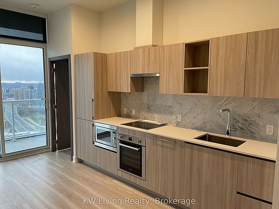 3rd image of 19 Bathurst St #4202