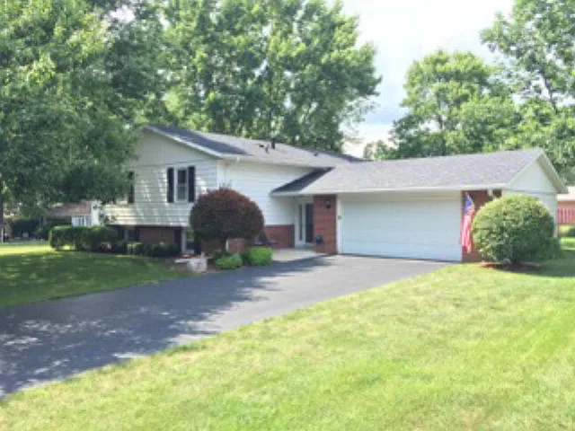 17 Lakewood Dr photo 1