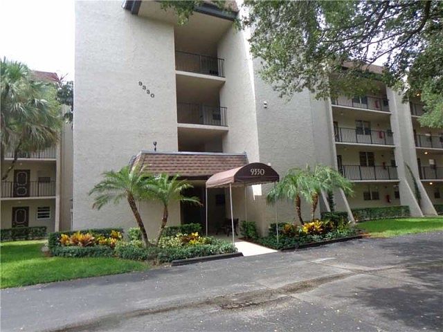 1st image of 9330 Lagoon Pl APT 305