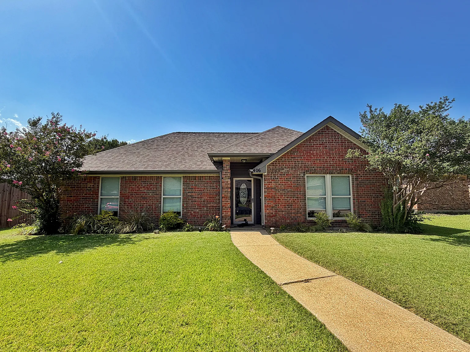3 bed, 1420 sqft, $2,100 — Photo 1