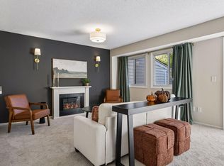 8948 Neill Lake Rd #B, Eden Prairie, MN 55347