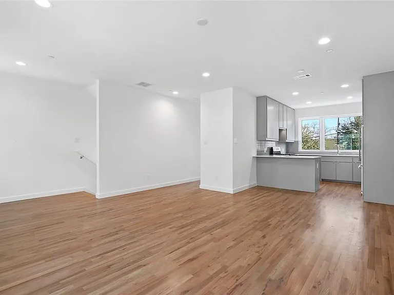 4713 Bryan St #504 — Photo 12