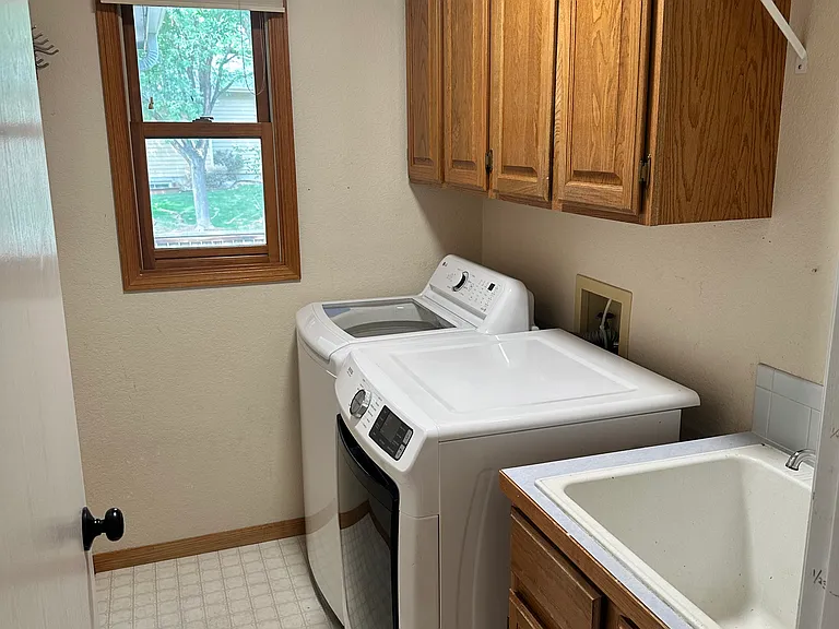 1324 Sanford Dr — Photo 18