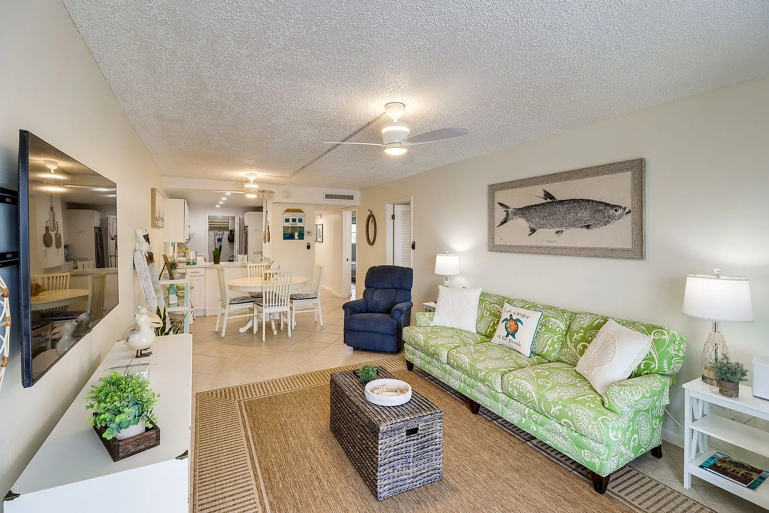 2 bed, 2.0 bath, 1044 sqft, $7,015 — Photo 3