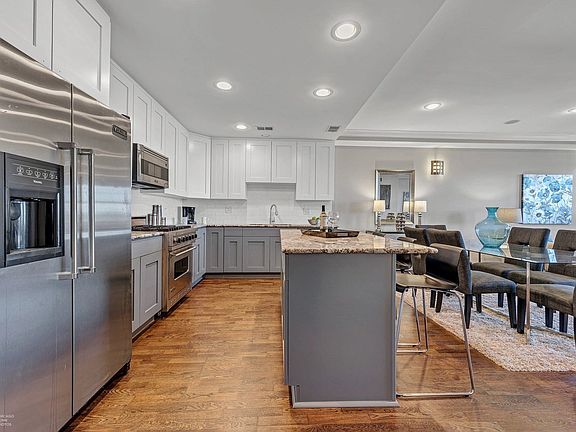 5th image of 1857 W Diversey Ave #402