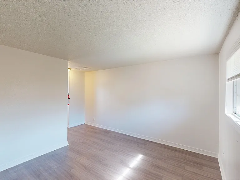 205 W Birch St #7 — Photo 2