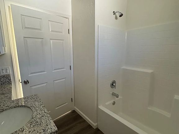 4th image of 2317 Wilshire Aly #B