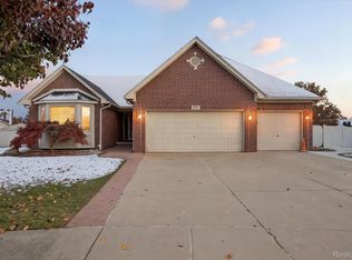 17117 Azalea Ct, Brownstown, MI 48173