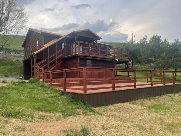 3747 Mountain Rd, Cedar Bluff, VA 24609